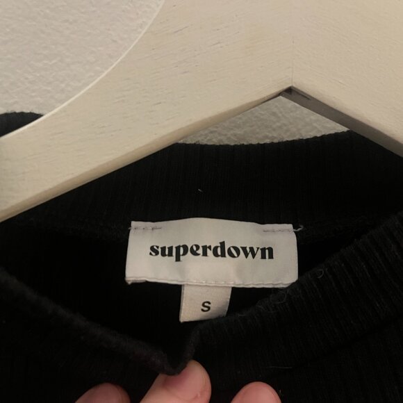 SUPERDOWN Black MIA Crop Tee From REVOLVE!｡･:*:･ﾟ★,｡･:*:･ﾟ☆｡･:*:･ﾟ★,｡･:*:･☆ - Picture 3 of 3